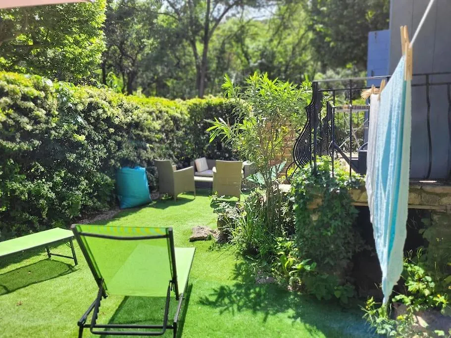 Maison Pechelune Correns 0*,  France